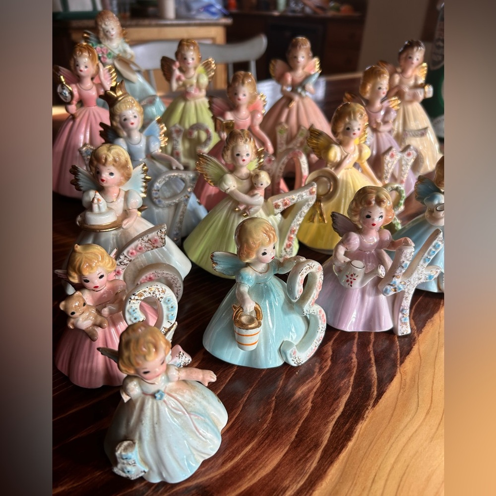Josef Original Charming Angel Figurine Set - Multicolor